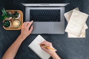 Cara Menemukan Gaya Menulis Unik yang Mencerminkan Dirimu